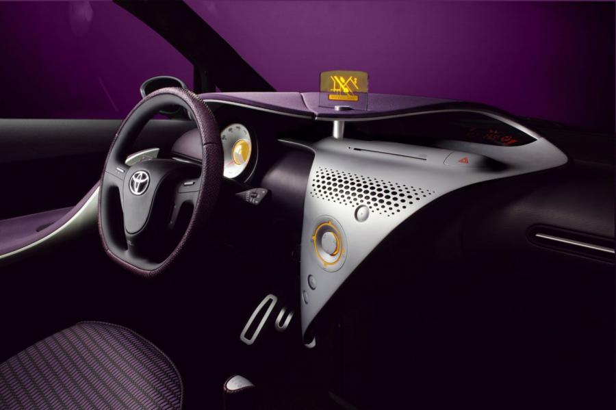  Toyota iQ Concept 2007 года  (фото 12 из 12)